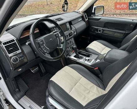 Білий Ленд Ровер Рендж Ровер, об'ємом двигуна 5 л та пробігом 100 тис. км за 25999 $, фото 29 на Automoto.ua