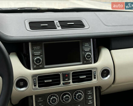 Белый Ленд Ровер Рендж Ровер, объемом двигателя 5 л и пробегом 275 тыс. км за 12500 $, фото 72 на Automoto.ua