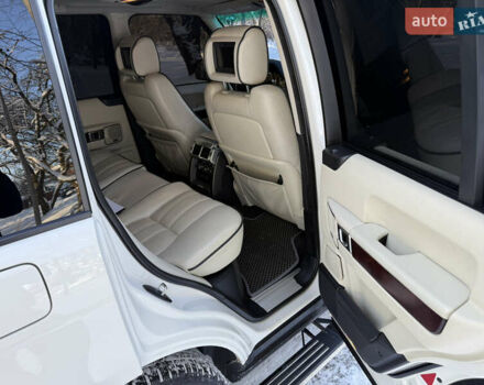 Білий Ленд Ровер Рендж Ровер, об'ємом двигуна 5 л та пробігом 179 тис. км за 16499 $, фото 32 на Automoto.ua