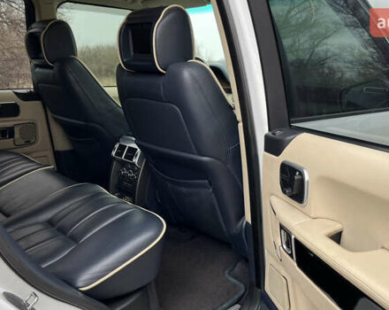 Белый Ленд Ровер Рендж Ровер, объемом двигателя 5 л и пробегом 120 тыс. км за 15000 $, фото 3 на Automoto.ua