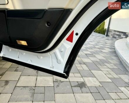 Білий Ленд Ровер Рендж Ровер, об'ємом двигуна 3.63 л та пробігом 226 тис. км за 17800 $, фото 76 на Automoto.ua