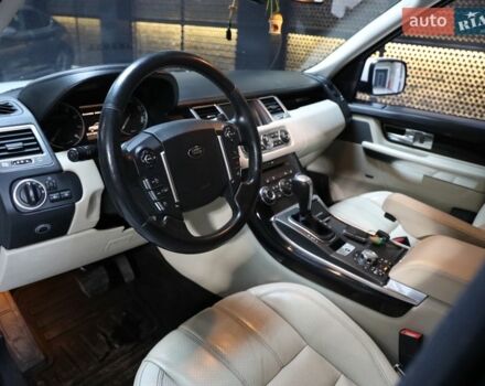 Білий Ленд Ровер Рендж Ровер, об'ємом двигуна 5 л та пробігом 207 тис. км за 21500 $, фото 13 на Automoto.ua