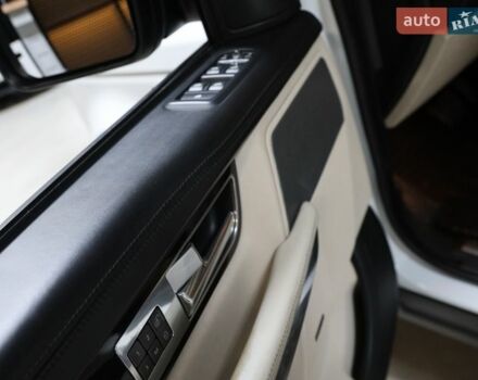 Білий Ленд Ровер Рендж Ровер, об'ємом двигуна 5 л та пробігом 207 тис. км за 21500 $, фото 10 на Automoto.ua