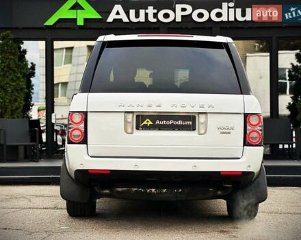 Белый Ленд Ровер Рендж Ровер, объемом двигателя 4.37 л и пробегом 300 тыс. км за 16500 $, фото 10 на Automoto.ua