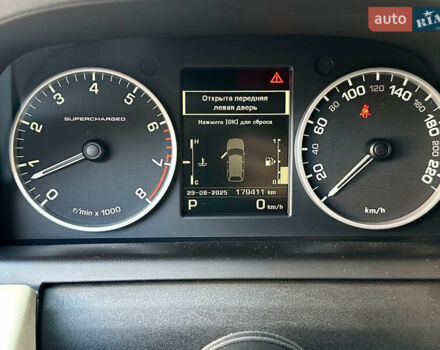 Белый Ленд Ровер Рендж Ровер, объемом двигателя 5 л и пробегом 179 тыс. км за 18000 $, фото 13 на Automoto.ua