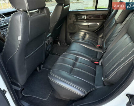 Белый Ленд Ровер Рендж Ровер, объемом двигателя 5 л и пробегом 156 тыс. км за 15500 $, фото 13 на Automoto.ua