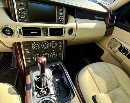 Білий Ленд Ровер Рендж Ровер, об'ємом двигуна 5 л та пробігом 187 тис. км за 20999 $, фото 10 на Automoto.ua