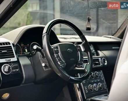 Белый Ленд Ровер Рендж Ровер, объемом двигателя 4.37 л и пробегом 300 тыс. км за 16500 $, фото 32 на Automoto.ua