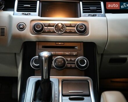 Білий Ленд Ровер Рендж Ровер, об'ємом двигуна 5 л та пробігом 207 тис. км за 21500 $, фото 19 на Automoto.ua