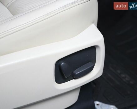 Білий Ленд Ровер Рендж Ровер, об'ємом двигуна 5 л та пробігом 207 тис. км за 21500 $, фото 42 на Automoto.ua