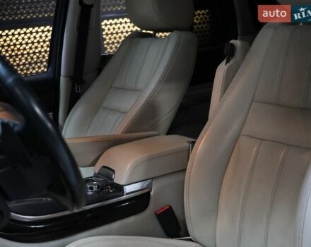 Білий Ленд Ровер Рендж Ровер, об'ємом двигуна 5 л та пробігом 207 тис. км за 21500 $, фото 25 на Automoto.ua