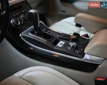 Білий Ленд Ровер Рендж Ровер, об'ємом двигуна 5 л та пробігом 207 тис. км за 21500 $, фото 26 на Automoto.ua