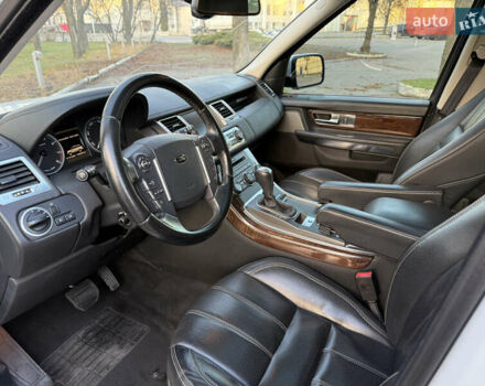 Белый Ленд Ровер Рендж Ровер, объемом двигателя 5 л и пробегом 156 тыс. км за 15500 $, фото 10 на Automoto.ua