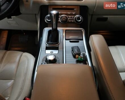 Білий Ленд Ровер Рендж Ровер, об'ємом двигуна 5 л та пробігом 207 тис. км за 21500 $, фото 18 на Automoto.ua