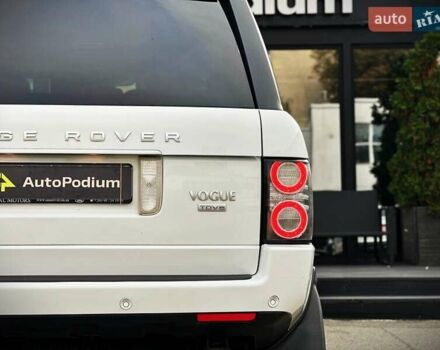 Белый Ленд Ровер Рендж Ровер, объемом двигателя 4.37 л и пробегом 300 тыс. км за 16500 $, фото 17 на Automoto.ua