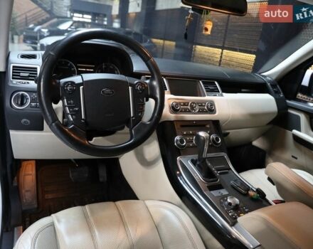 Білий Ленд Ровер Рендж Ровер, об'ємом двигуна 5 л та пробігом 207 тис. км за 21500 $, фото 15 на Automoto.ua