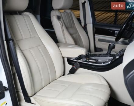 Білий Ленд Ровер Рендж Ровер, об'ємом двигуна 5 л та пробігом 207 тис. км за 21500 $, фото 40 на Automoto.ua