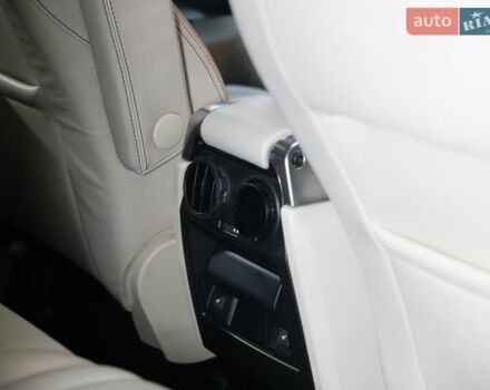 Білий Ленд Ровер Рендж Ровер, об'ємом двигуна 5 л та пробігом 207 тис. км за 21500 $, фото 36 на Automoto.ua
