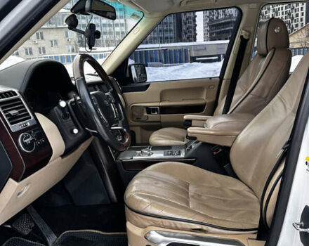 Белый Ленд Ровер Рендж Ровер, объемом двигателя 4.37 л и пробегом 217 тыс. км за 16500 $, фото 22 на Automoto.ua