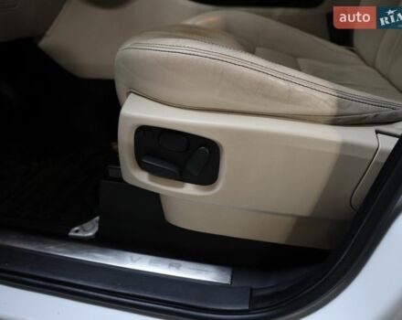 Білий Ленд Ровер Рендж Ровер, об'ємом двигуна 5 л та пробігом 207 тис. км за 21500 $, фото 20 на Automoto.ua