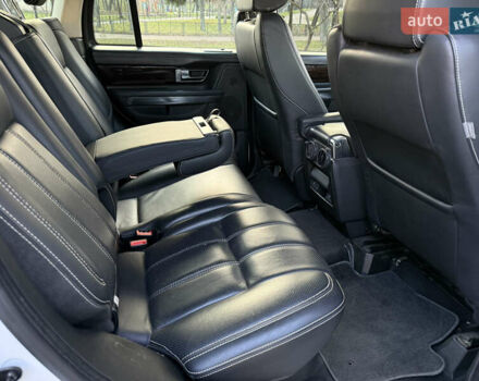 Білий Ленд Ровер Рендж Ровер, об'ємом двигуна 5 л та пробігом 156 тис. км за 15000 $, фото 14 на Automoto.ua