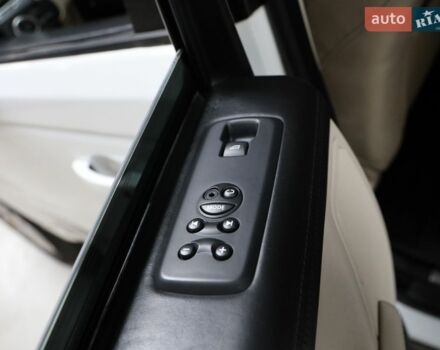 Білий Ленд Ровер Рендж Ровер, об'ємом двигуна 5 л та пробігом 207 тис. км за 21500 $, фото 29 на Automoto.ua