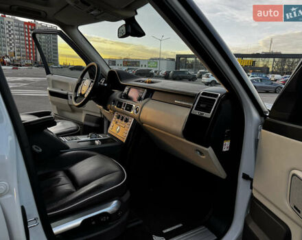 Белый Ленд Ровер Рендж Ровер, объемом двигателя 4.37 л и пробегом 181 тыс. км за 23950 $, фото 44 на Automoto.ua