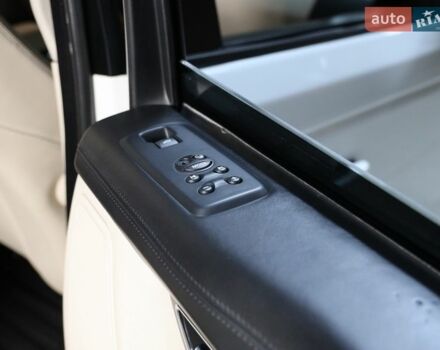 Білий Ленд Ровер Рендж Ровер, об'ємом двигуна 5 л та пробігом 207 тис. км за 21500 $, фото 37 на Automoto.ua