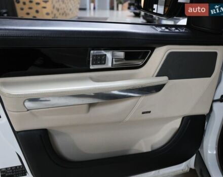 Білий Ленд Ровер Рендж Ровер, об'ємом двигуна 5 л та пробігом 207 тис. км за 21500 $, фото 9 на Automoto.ua