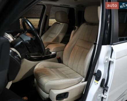 Білий Ленд Ровер Рендж Ровер, об'ємом двигуна 5 л та пробігом 207 тис. км за 21500 $, фото 24 на Automoto.ua