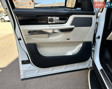 Белый Ленд Ровер Рендж Ровер, объемом двигателя 5 л и пробегом 179 тыс. км за 18000 $, фото 8 на Automoto.ua