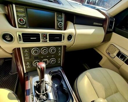 Білий Ленд Ровер Рендж Ровер, об'ємом двигуна 5 л та пробігом 184 тис. км за 17999 $, фото 9 на Automoto.ua