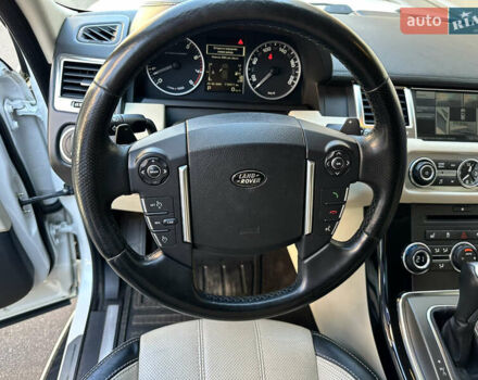 Белый Ленд Ровер Рендж Ровер, объемом двигателя 5 л и пробегом 179 тыс. км за 18000 $, фото 12 на Automoto.ua