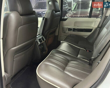 Білий Ленд Ровер Рендж Ровер, об'ємом двигуна 4.37 л та пробігом 126 тис. км за 29000 $, фото 19 на Automoto.ua