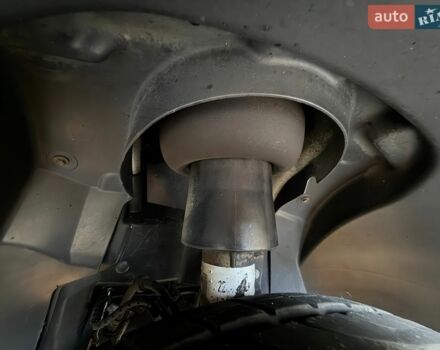 Білий Ленд Ровер Рендж Ровер, об'ємом двигуна 4.4 л та пробігом 250 тис. км за 24500 $, фото 91 на Automoto.ua