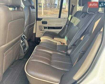 Белый Ленд Ровер Рендж Ровер, объемом двигателя 4.37 л и пробегом 177 тыс. км за 22500 $, фото 12 на Automoto.ua