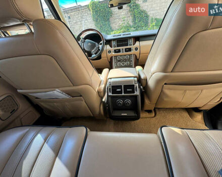 Ленд Ровер Рендж Ровер 2012 в Киеве на Automoto.ua Белый Ленд Ровер Рендж Ровер, объемом двигателя 4.37 л и пробегом 350 тыс. км за 25000 $, фото 8 на Automoto.ua