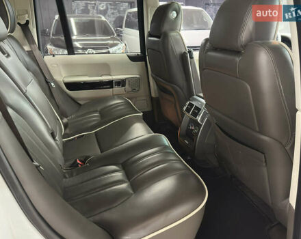 Білий Ленд Ровер Рендж Ровер, об'ємом двигуна 4.37 л та пробігом 126 тис. км за 29000 $, фото 27 на Automoto.ua