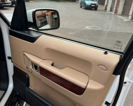 Ленд Ровер Рендж Ровер 2012 в Киеве на Automoto.ua Белый Ленд Ровер Рендж Ровер, объемом двигателя 4.37 л и пробегом 350 тыс. км за 25000 $, фото 1 на Automoto.ua