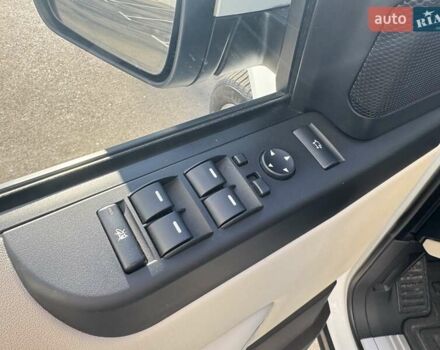 Белый Ленд Ровер Рендж Ровер, объемом двигателя 4.37 л и пробегом 177 тыс. км за 22500 $, фото 9 на Automoto.ua