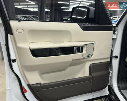 Білий Ленд Ровер Рендж Ровер, об'ємом двигуна 4.37 л та пробігом 126 тис. км за 29000 $, фото 15 на Automoto.ua