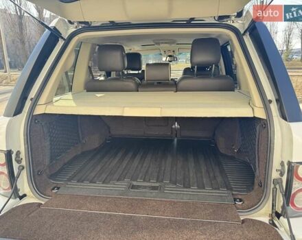 Белый Ленд Ровер Рендж Ровер, объемом двигателя 4.37 л и пробегом 177 тыс. км за 22500 $, фото 13 на Automoto.ua