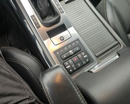 Белый Ленд Ровер Рендж Ровер, объемом двигателя 5 л и пробегом 252 тыс. км за 14300 $, фото 7 на Automoto.ua