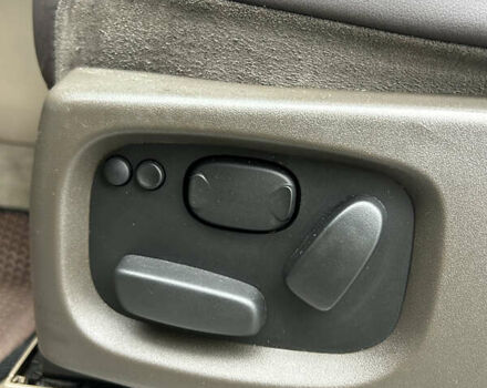 Белый Ленд Ровер Рендж Ровер, объемом двигателя 2.99 л и пробегом 270 тыс. км за 19500 $, фото 15 на Automoto.ua