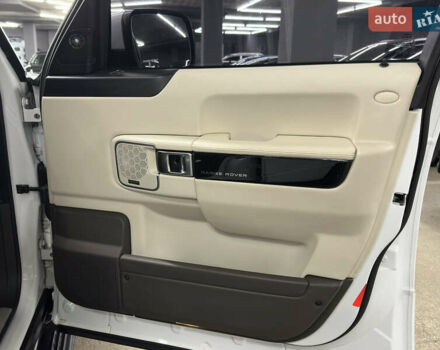 Білий Ленд Ровер Рендж Ровер, об'ємом двигуна 4.37 л та пробігом 126 тис. км за 29000 $, фото 31 на Automoto.ua