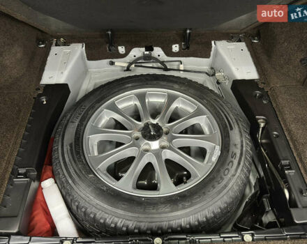 Білий Ленд Ровер Рендж Ровер, об'ємом двигуна 4.37 л та пробігом 126 тис. км за 29000 $, фото 25 на Automoto.ua