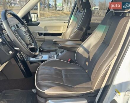 Белый Ленд Ровер Рендж Ровер, объемом двигателя 4.37 л и пробегом 177 тыс. км за 22500 $, фото 8 на Automoto.ua