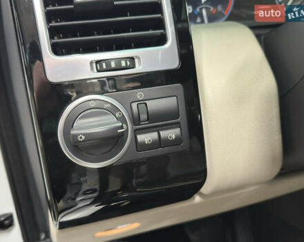 Білий Ленд Ровер Рендж Ровер, об'ємом двигуна 4.37 л та пробігом 126 тис. км за 29000 $, фото 45 на Automoto.ua