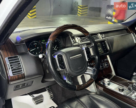 Белый Ленд Ровер Рендж Ровер, объемом двигателя 4.37 л и пробегом 240 тыс. км за 31000 $, фото 28 на Automoto.ua