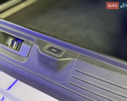 Белый Ленд Ровер Рендж Ровер, объемом двигателя 4.37 л и пробегом 240 тыс. км за 31000 $, фото 60 на Automoto.ua